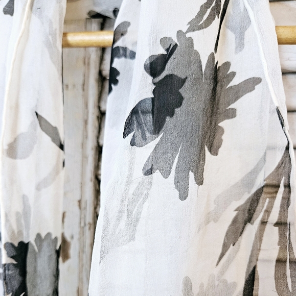 Vintage 1950s Sheer Black and White Floral Silk Scarf - Picture 2 of 5